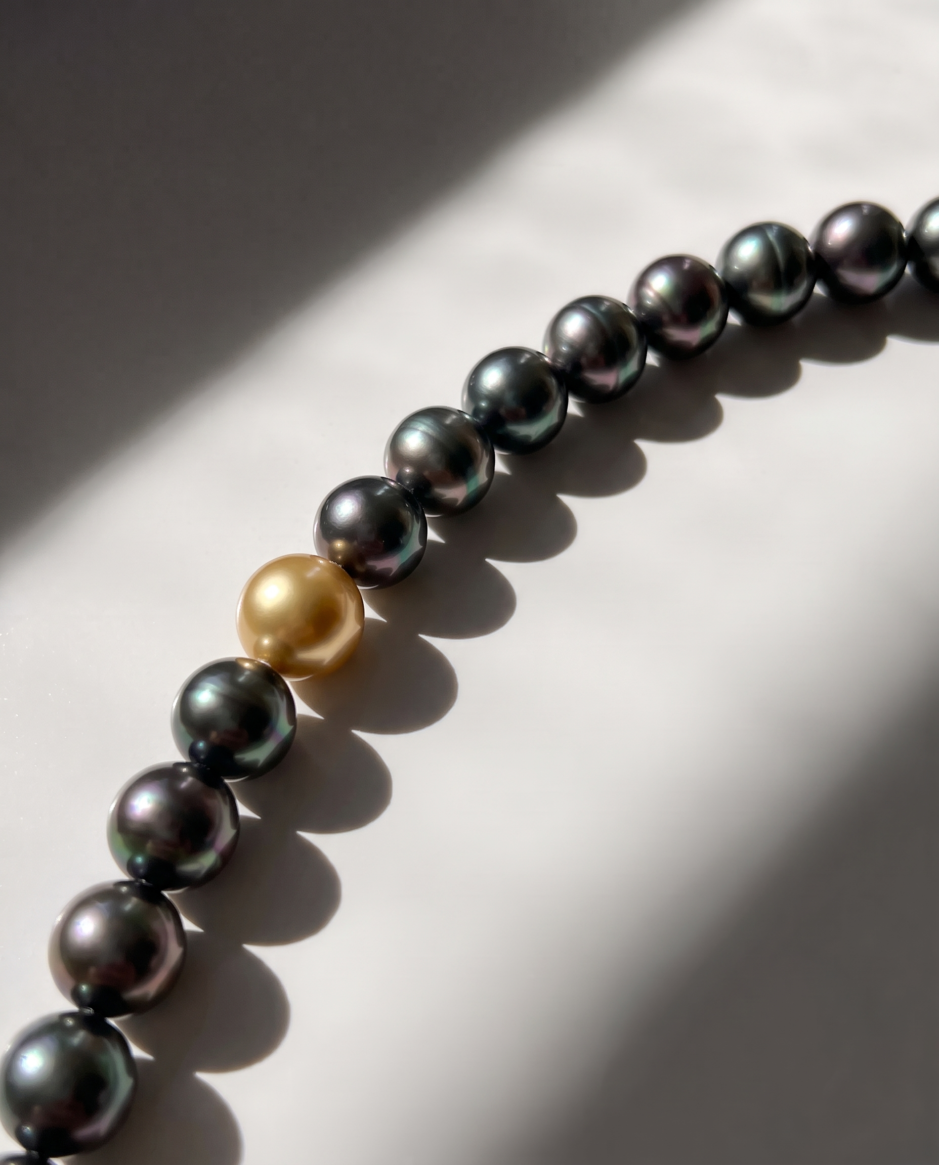 Caesura Black & Gold Pearl Bracelet
