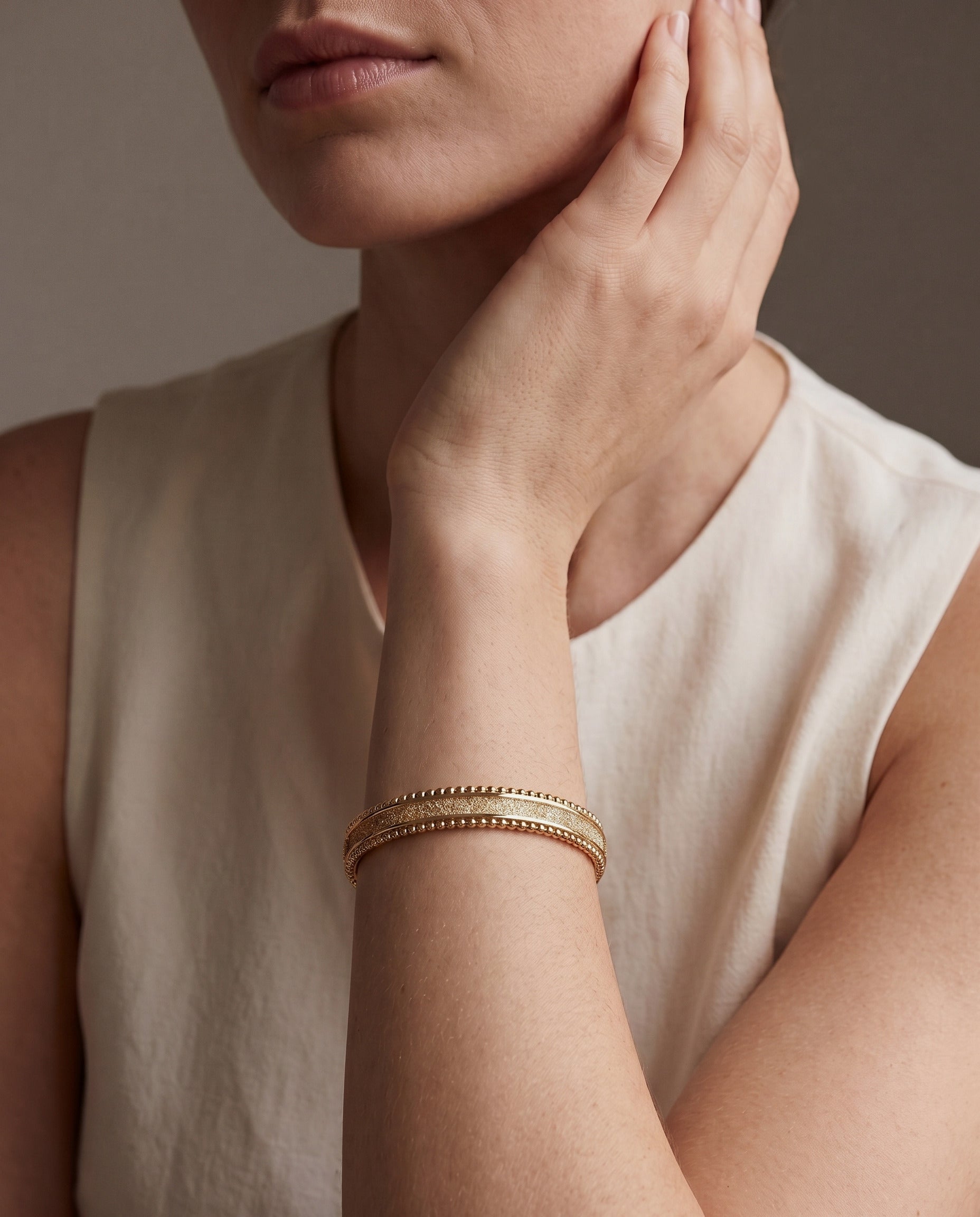 Open Channel Bangle in 9ct yellow gold