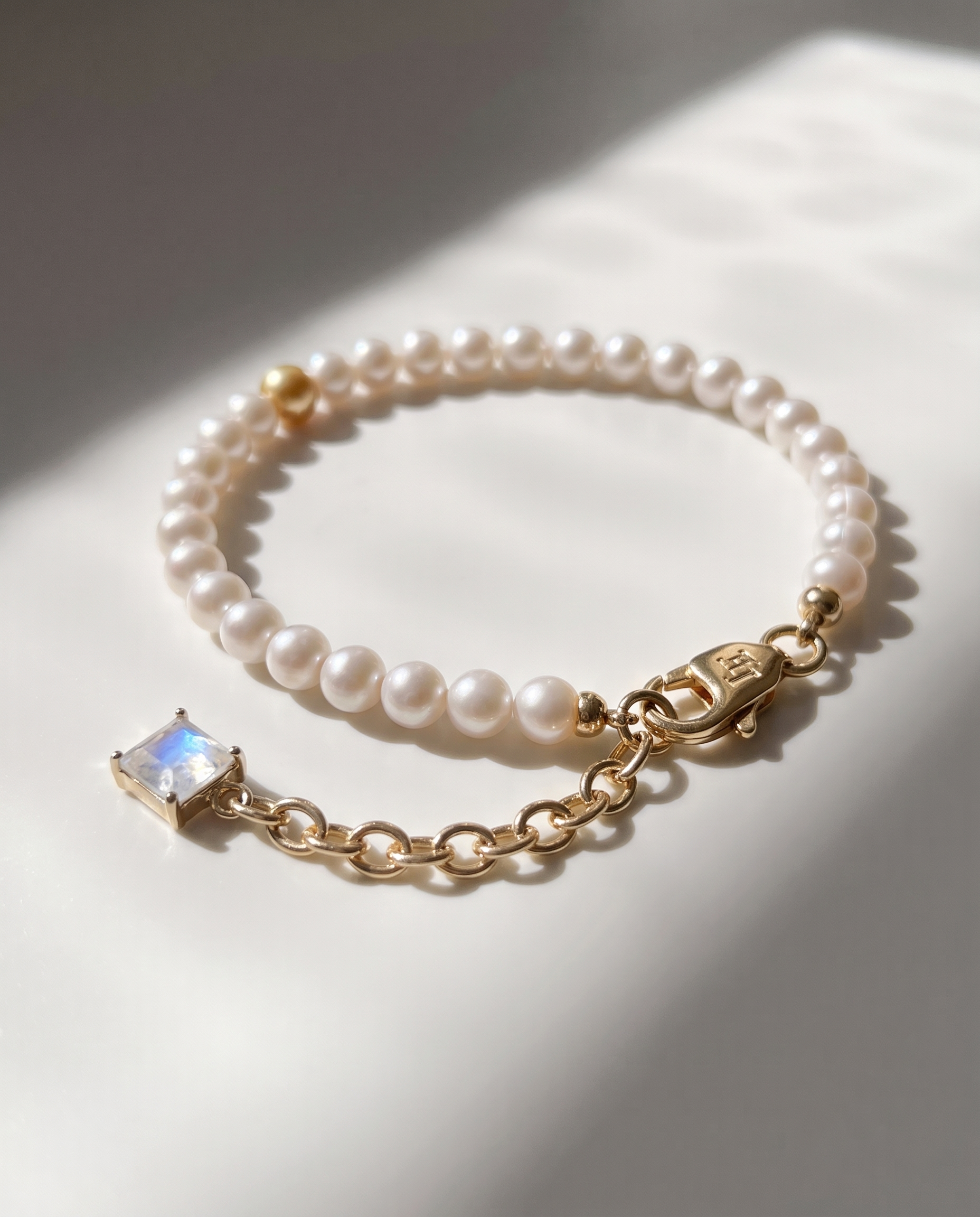 Caesura Gold Pearl Bracelet